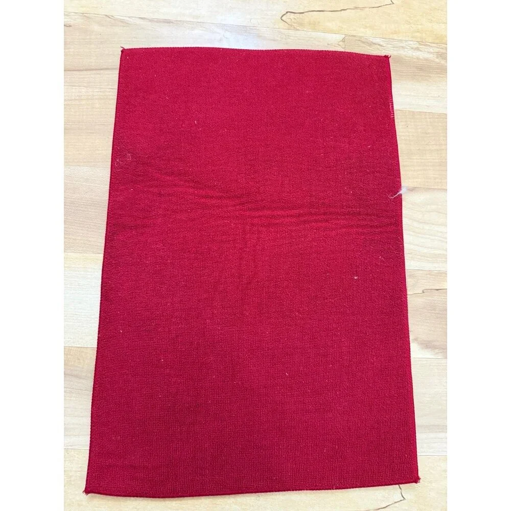 Red circle pattern floor mat